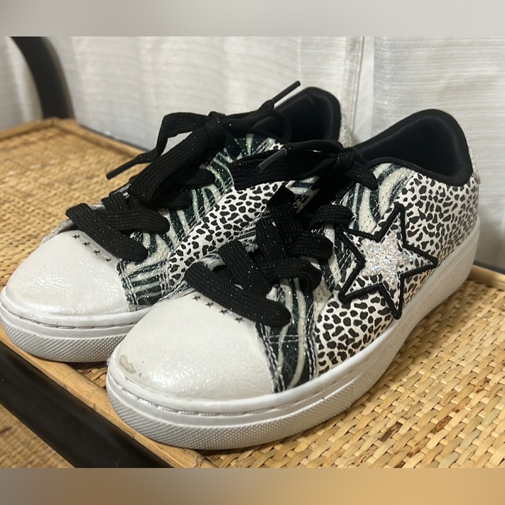 Girls sketchers size 1
